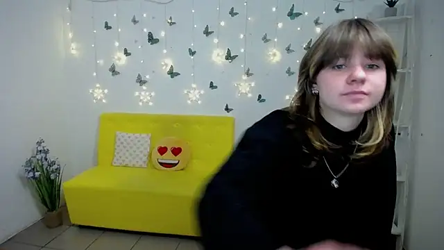 Snapshot of AnnaWest_ chatting on February 18, 8:44 am AnnaWest online show from February 18, 8:44 am