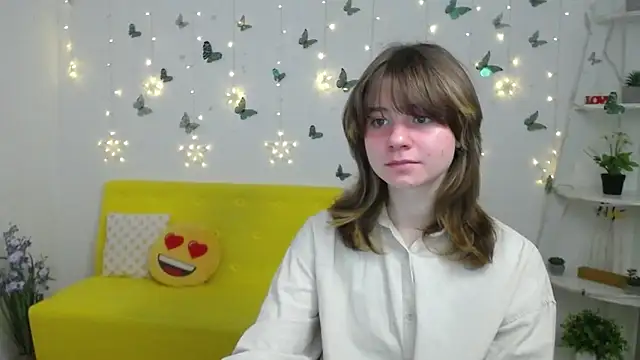 Snapshot of AnnaWest_ chatting on March 4, 6:32 am AnnaWest online show from March 4, 6:32 am