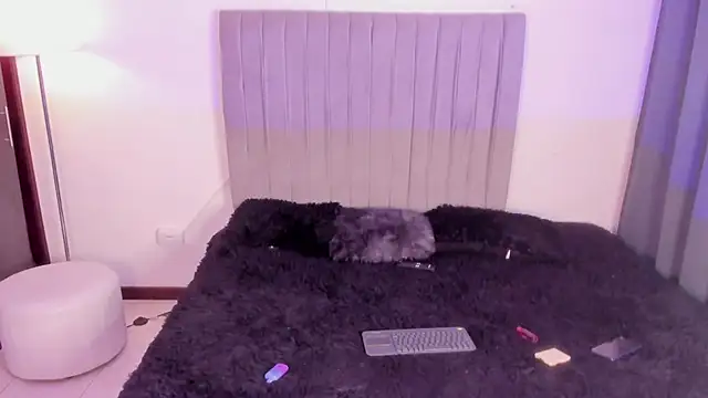 im tiffany  online show from March 2, 5:08 am