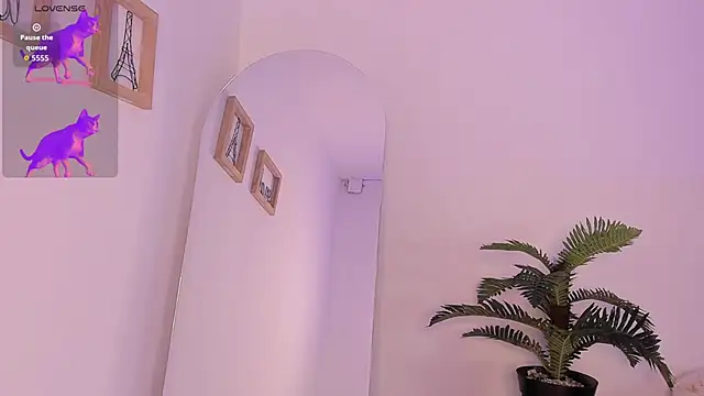 im tiffany  online show from February 6, 4:30 am