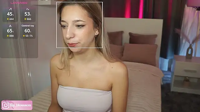 Snapshot of LilaaBlossom chatting on February 15, 4:39 pm LilaaBlossom online show from February 15, 4:39 pm