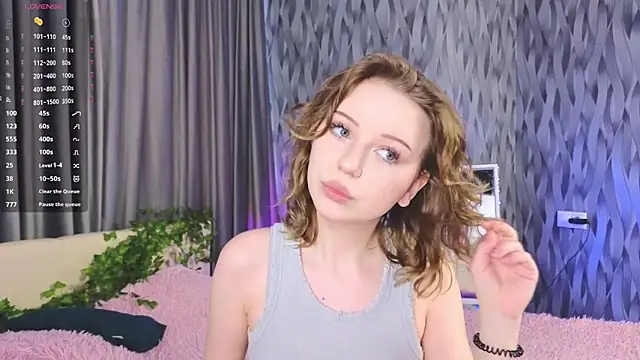 Snapshot of HaggledParasail chatting on February 23, 7:20 am HaggledParasail online show from February 23, 7:20 am