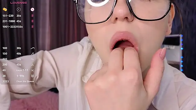 Snapshot of HaggledParasail chatting on February 22, 7:11 am HaggledParasail online show from February 22, 7:11 am