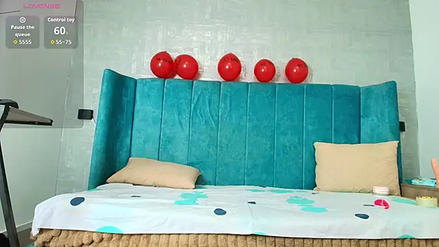 dulcenena moon online show from February 14, 7:25 pm