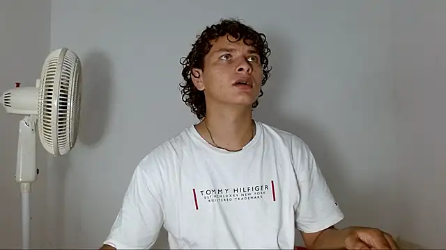 arielnoir6958 online show from March 28, 9:05 pm