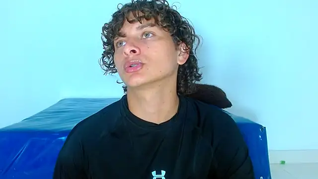 arielnoir6958 online show from February 27, 11:37 pm