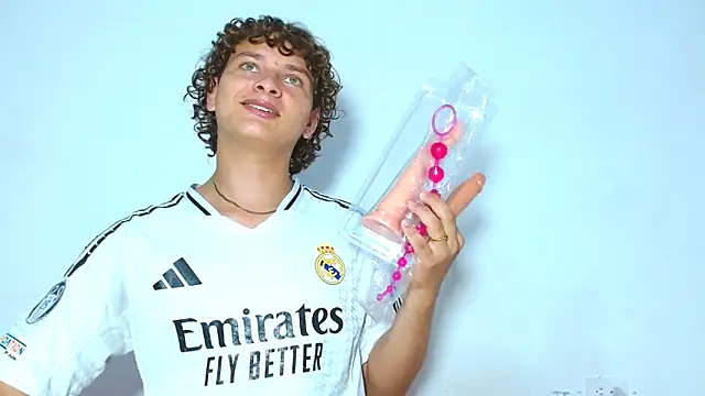 arielnoir6958 online show from April 3, 11:33 pm