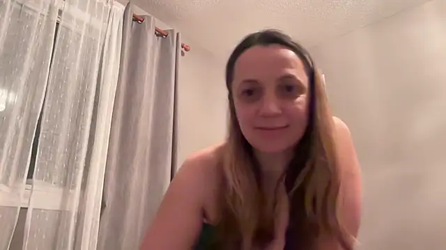 Snapshot of ShyFlameLive chatting on February 11, 12:32 am ShyFlameLive online show from February 11, 12:32 am