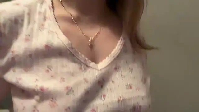 Snapshot of ShyFlameLive chatting on February 10, 1:04 am ShyFlameLive online show from February 10, 1:04 am