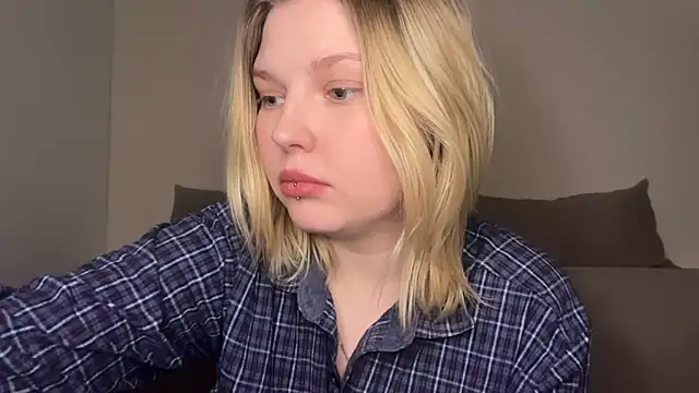 Ophelia Ritz online show from April 9, 11:00 pm