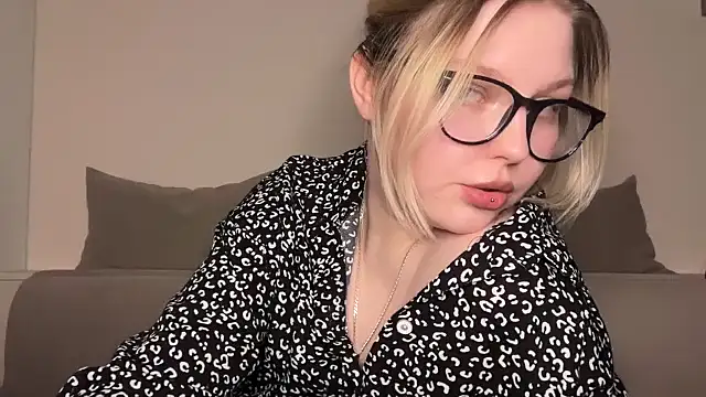 Ophelia Ritz online show from March 5, 9:22 pm