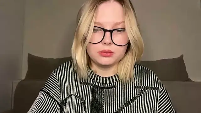 Ophelia Ritz online show from March 25, 11:25 pm