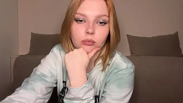 Ophelia Ritz online show from April 29, 8:04 pm