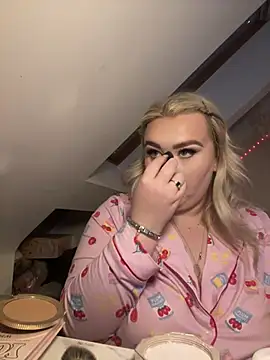 Snapshot of TwoWayT_xx chatting on March 1, 4:18 pm TwoWayT xx online show from March 1, 4:18 pm