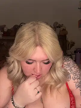 Snapshot of TwoWayT_xx chatting on February 15, 12:00 am TwoWayT xx online show from February 15, 12:00 am