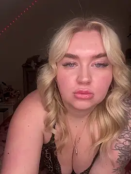 Snapshot of TwoWayT_xx chatting on February 5, 12:06 am TwoWayT xx online show from February 5, 12:06 am