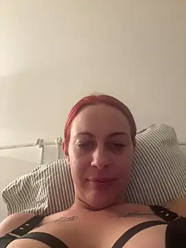 Snapshot of SophieSchmidt chatting on February 24, 8:42 pm SophieSchmidt online show from February 24, 8:42 pm