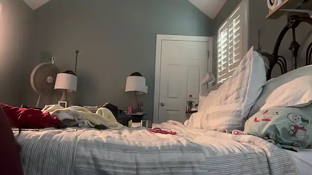 TrndSettr online show from March 22, 9:16 pm