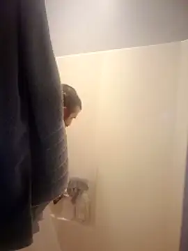 TrndSettr online show from April 14, 10:48 pm