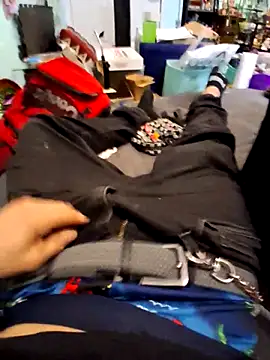 Snapshot of TrndSettr chatting on February 8, 2:31 am TrndSettr online show from February 8, 2:31 am