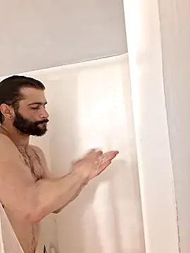 Snapshot of TrndSettr chatting on February 5, 11:33 pm TrndSettr online show from February 5, 11:33 pm