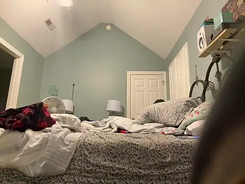 Snapshot of TrndSettr chatting on February 28, 10:42 pm TrndSettr online show from February 28, 10:42 pm