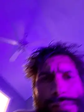 Snapshot of TrndSettr chatting on February 11, 10:53 pm TrndSettr online show from February 11, 10:53 pm