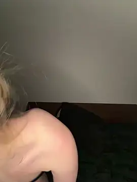 Zoey  08 online show from March 2, 9:00 pm