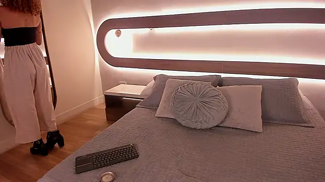 Snapshot of Sienna_brunette chatting on February 10, 12:15 pm Sienna brunette online show from February 10, 12:15 pm