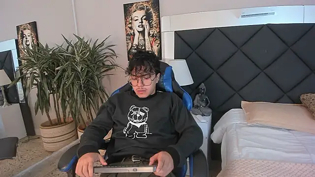 kai storn online show from March 14, 11:49 am