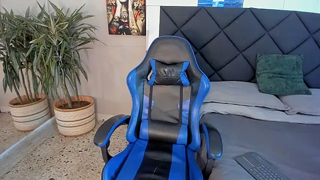 Snapshot of kai_storn chatting on February 20, 11:56 am kai storn online show from February 20, 11:56 am