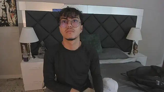 Snapshot of kai_storn chatting on February 22, 11:12 am kai storn online show from February 22, 11:12 am