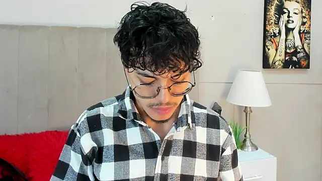 Snapshot of kai_storn chatting on July 17, 11:18 am kai storn online show from July 17, 11:18 am