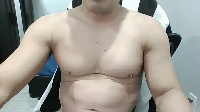 Snapshot of kinky_tony12345 chatting on February 10, 11:59 pm kinky tony12345 online show from February 10, 11:59 pm