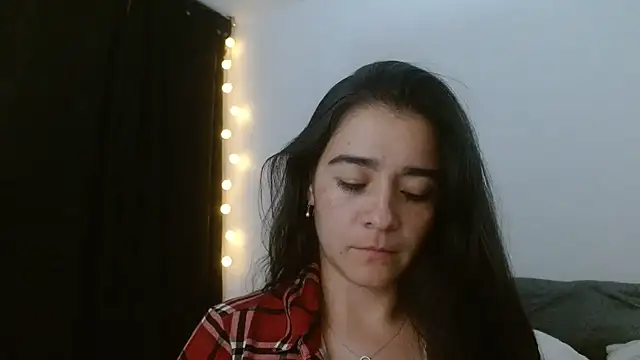 sensualstryp online show from June 17, 2:33 am