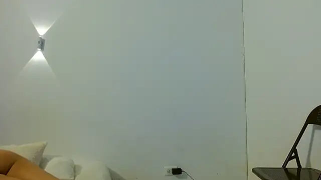 sensualstryp online show from March 31, 12:23 am