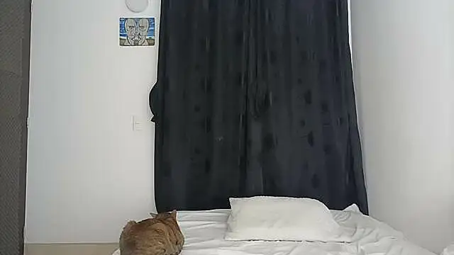 sensualstryp online show from March 16, 1:24 am