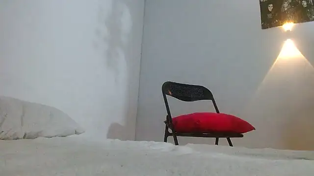 sensualstryp online show from April 5, 11:00 pm