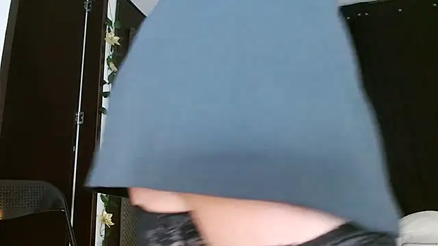 sensualstryp online show from March 28, 1:39 am