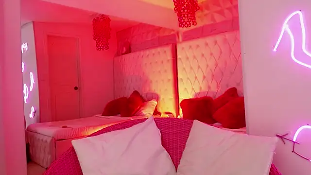 Kitty madness online show from April 6, 8:43 pm