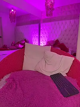 Snapshot of Kitty_madness chatting on February 19, 8:28 pm Kitty madness online show from February 19, 8:28 pm