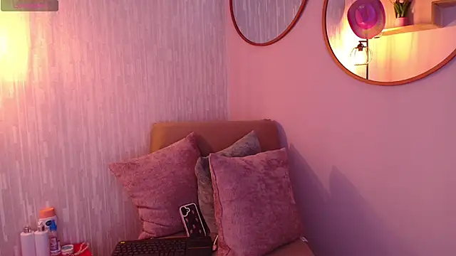 Snapshot of Kitty_madness chatting on June 4, 8:24 pm Kitty madness online show from June 4, 8:24 pm