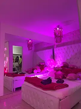 Snapshot of Kitty_madness chatting on February 9, 8:29 pm Kitty madness online show from February 9, 8:29 pm