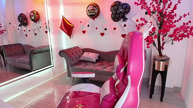 Snapshot of Zoe_18T chatting on February 17, 7:33 pm Zoe 18T online show from February 17, 7:33 pm