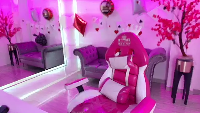 Snapshot of Zoe_18T chatting on February 20, 7:38 pm Zoe 18T online show from February 20, 7:38 pm