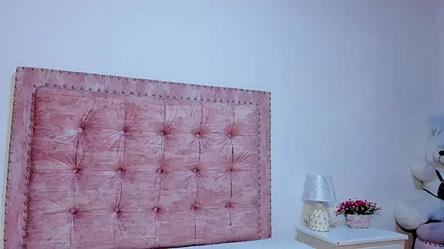 Snapshot of Jennifer_Lee_ chatting on February 4, 10:05 pm Jennifer Lee online show from February 4, 10:05 pm