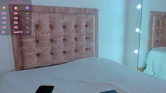 Jennifer Lee  online show from March 29, 3:19 am