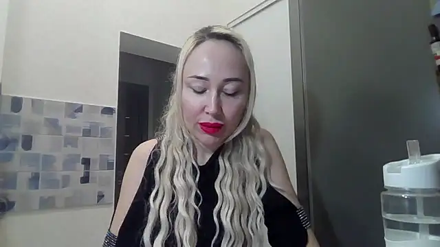 NanaGold2992 online show from March 2, 3:29 am