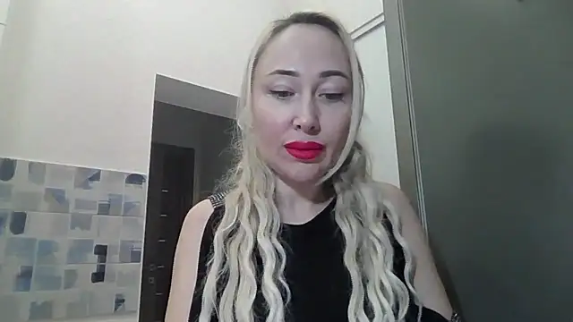 NanaGold2992 online show from March 2, 5:08 am