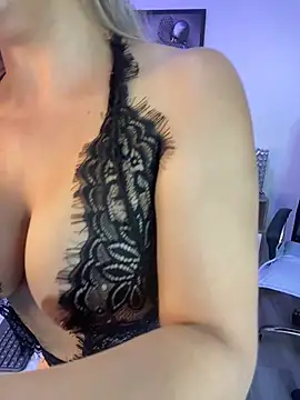 AnnieGirl  online show from March 19, 3:06 am